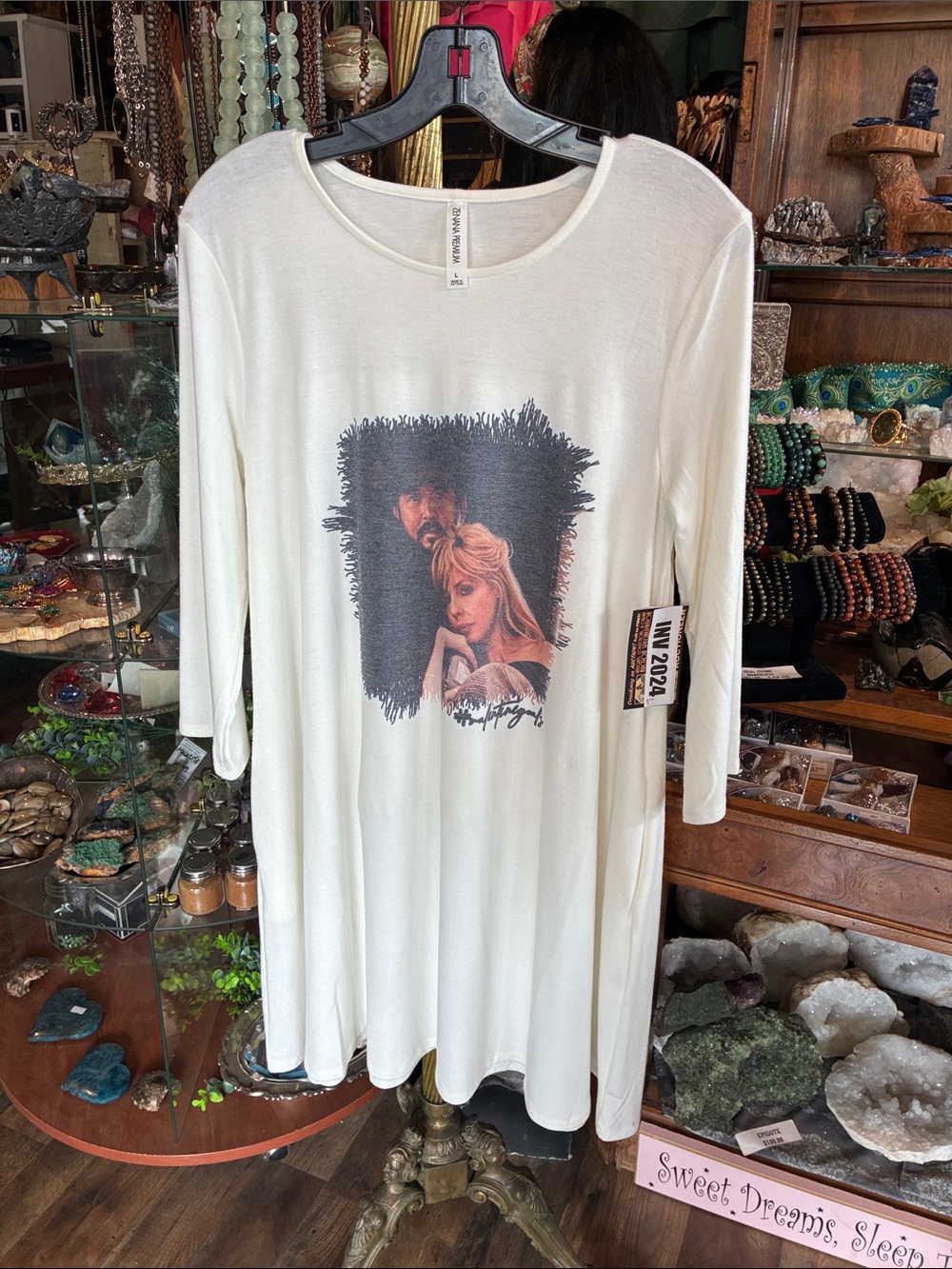 Ivory Graphic Long-Sleeve Women’s Tunic Top